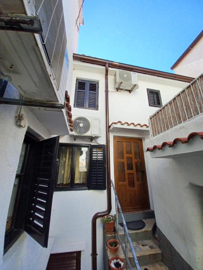 Apartment Mondo Baska  Bagian luar foto